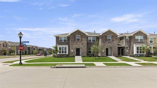 New construction Townhouse house 3001 Willow Wood Court, Unit 11, Heartland, TX 75114 - photo 0