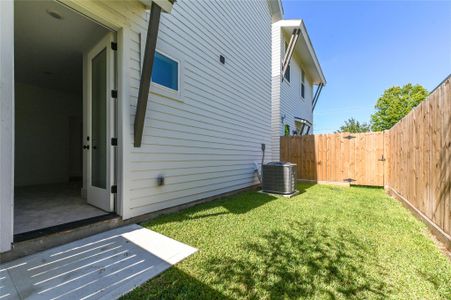 New construction Single-Family house 7606 Victory Reserve St, Houston, TX 77088 - image 3