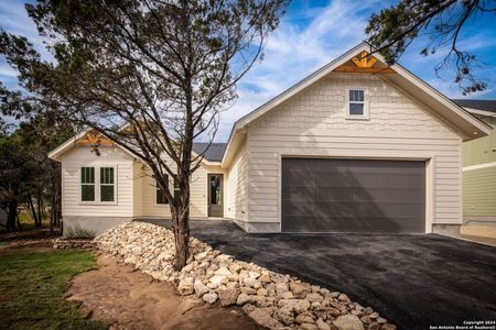 New construction Single-Family house 1682 Hillcrest Forest, Canyon Lake, TX 78133 - photo 0