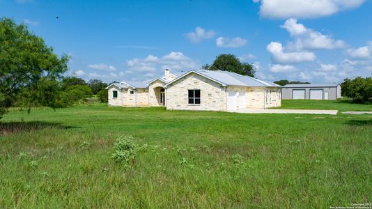 New construction Single-Family house 1385 State Hwy 97 E, Floresville, TX 78114 null- photo 24 24