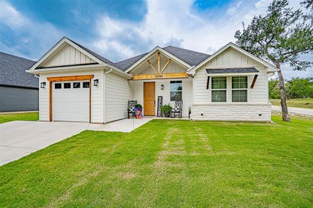 New construction Single-Family house 5900 S Lakeside Hills Ct, Granbury, TX 76048 - image