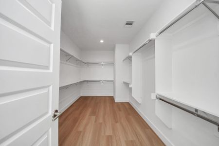 New construction Single-Family house 2104 Diagonal Ln, Houston, TX 77051 - image 18