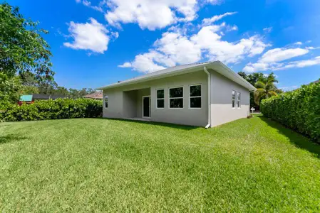 New construction Single-Family house 675 Ne Moss Rose Pl, Port St. Lucie, FL 34983 - image