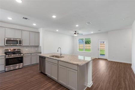 New construction Single-Family house 3710 Youpon Ln, Huntsville, TX 77340 plan The 1613 - image 10