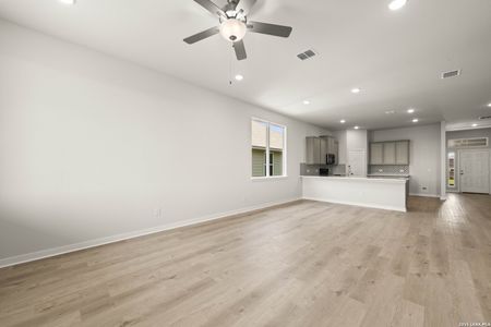 New construction Single-Family house 424 Honeydew Wy, Seguin, TX 78155 plan The 2082 - image 11