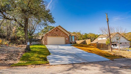 New construction Single-Family house 2718 Austin Dr, Granbury, TX 76048 - image