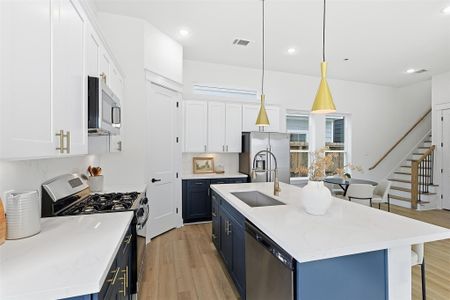 New construction Single-Family house 8918 Sunshine Laverne Ln, Houston, TX 77080 - image 11