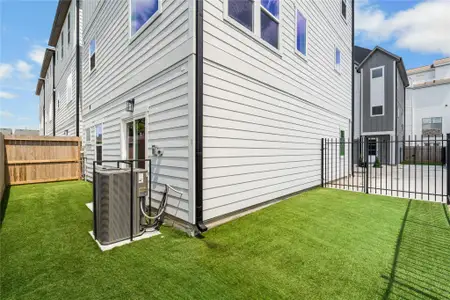 New construction Single-Family house 606 Skyland Terrace Wy, Houston, TX 77009 - image 3