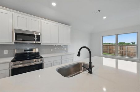 New construction Single-Family house 1401 Quail Creek Dr, Cleburne, TX 76033 plan Essex - image 15