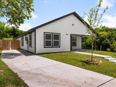 New construction Single-Family house 1105 Freeman St, Fort Worth, TX 76104 - image