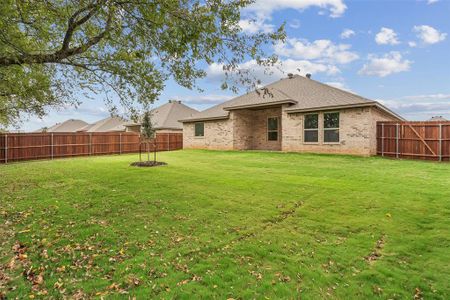 New construction Single-Family house 732 Jameson, Springtown, TX 76082 - photo 33 33