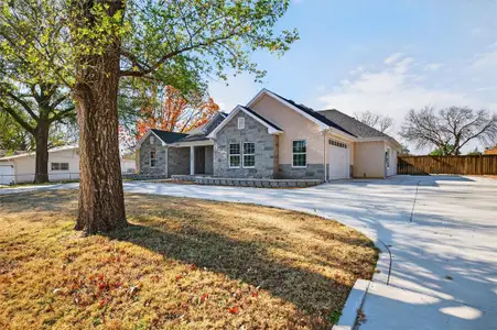 New construction Single-Family house 1809 Bluebonnet Ave, Denison, TX 75020 - image