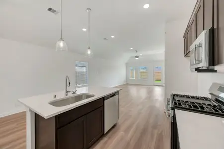 New construction Single-Family house 1058 Garnet Star Dr, La Marque, TX 77568 plan Primrose - image 13