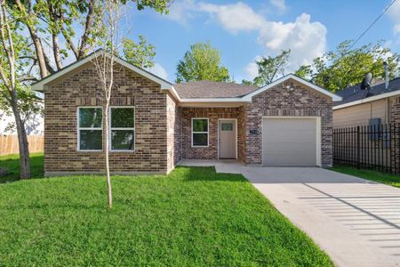 New construction Single-Family house 7938 Blue Street, Houston, TX 77028 - photo 0