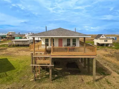 New construction Single-Family house 1014 Treaty Dr, Surfside Beach, TX 77541 - image