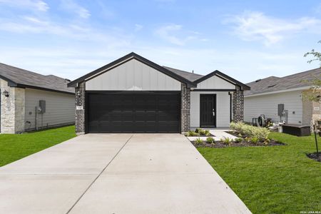 New construction Single-Family house 1247 Avery Ranch Dr, New Braunfels, TX 78130 plan The Caprock - image