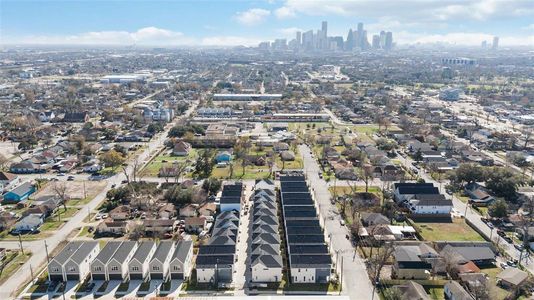 New construction Single-Family house 1013 Erin St, Unit R, Houston, TX 77009 null- photo 30 30