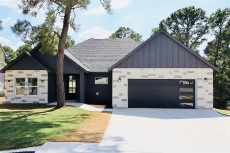New construction Single-Family house 109 E Keanahalululu Ln, Bastrop, TX 78602 - image