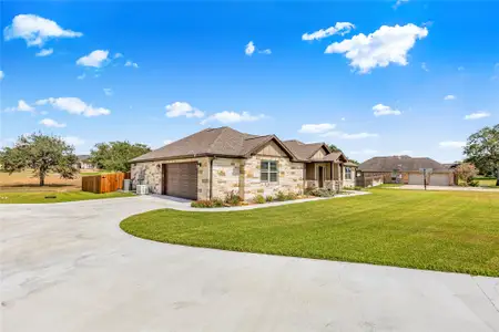 New construction Single-Family house 106 Laurel Oak Cir, Cuero, TX 77954 - image