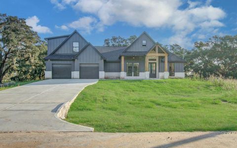 New construction Single-Family house 554 Six Gun Trail, Angleton, TX 77515 - photo 0