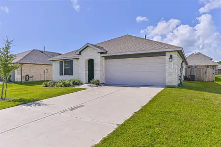 New construction Single-Family house 136 Little Spring Ct, Anahuac, TX 77514 - image