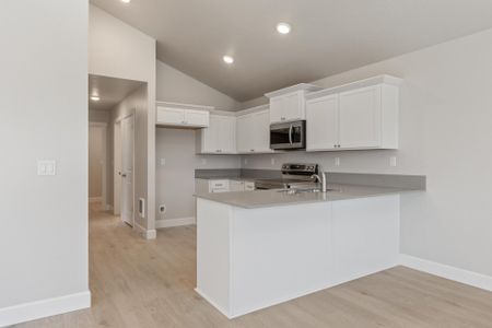 New construction Single-Family house 4011 Sw Obsidian Pl, Redmond, OR 97756 plan Astoria - image 8