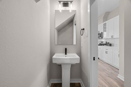 New construction Single-Family house 5915 Wheatley Hollow Ln, Houston, TX 77091 - image 9