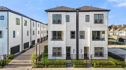 New construction Single-Family house 2708 Grand Fountains Dr, Unit E, Houston, TX 77054 plan 9301 - image