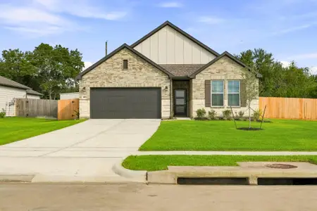 New construction Single-Family house 11014 Youngquist Dr, Mont Belvieu, TX 77535 plan Brazos - image