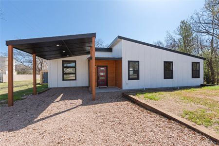 New construction Single-Family house 204 N Ave J, Johnson City, TX 78636 null- photo 0