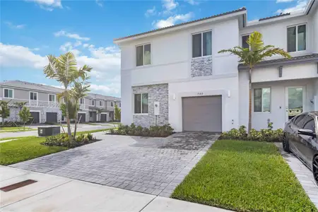 New construction Townhouse house 760 Se 13Th Ct, Homestead, FL 33034 - image