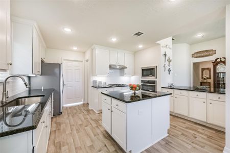 New construction Single-Family house 3314 Baja Wy, Dickinson, TX 77539 - image 12