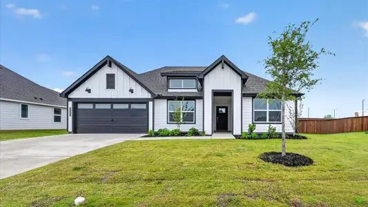 New construction Single-Family house 4213 Cornerstone Cir, Granbury, TX 76048 plan Griffin - image