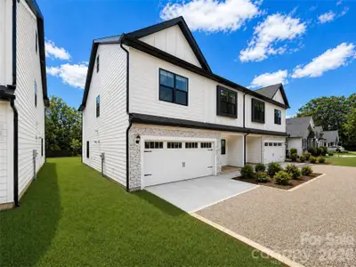 New construction Townhouse house 1220 N Sharon Amity Rd, Charlotte, NC 28211 - image