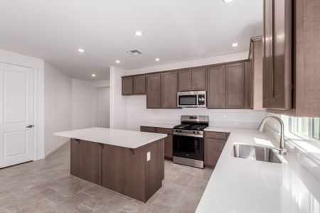 New construction Single-Family house 13231 W Ranch Gate Rd, Peoria, AZ 85383 plan Lot 153 - Plan 3513 - image 12