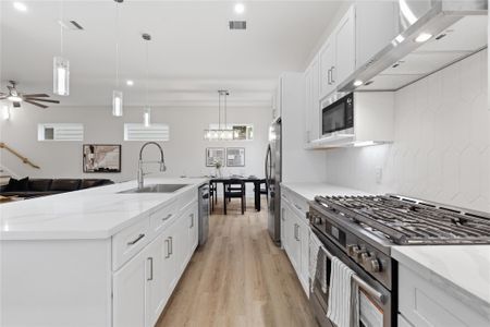 New construction Single-Family house 1420 W 34Th 1/2 St, Houston, TX 77018 - image 9