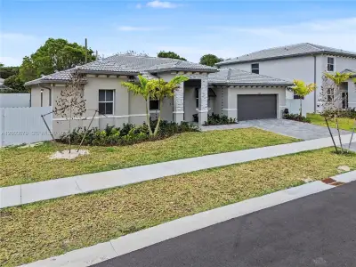New construction Single-Family house 13218 Sw 189Th Ter, Miami, FL 33177 - image