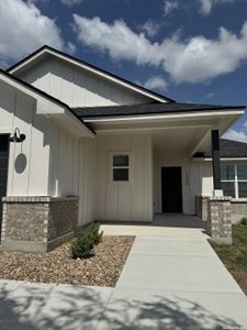New construction Single-Family house 2000 Owens Ave, Three Rivers, TX 78071 - image