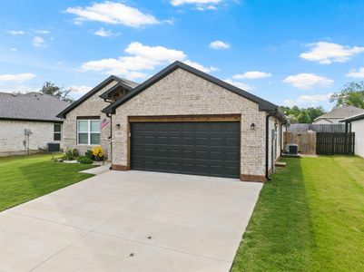 New construction Single-Family house 103 St. James, Mount Pleasant, TX 75455 - image