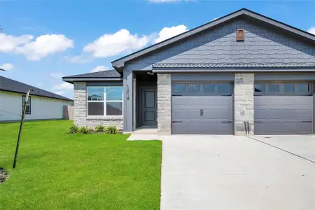 New construction Townhouse house 1214 S College Ave, Troy, TX 76579 - image