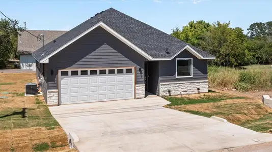 New construction Single-Family house 810 Prts O Call Dr, Granbury, TX 76048 - image