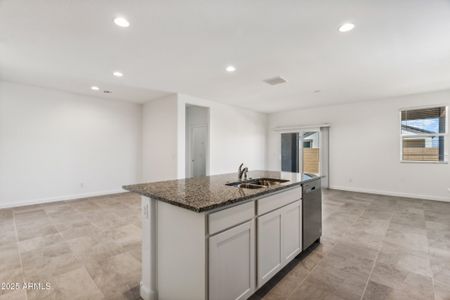 New construction Single-Family house 40055 W Venture Rd, Maricopa, AZ 85138 Dove - photo 3 3