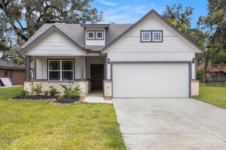 New construction Single-Family house 221 Inwood Drive, West Columbia, TX 77486 - photo 0