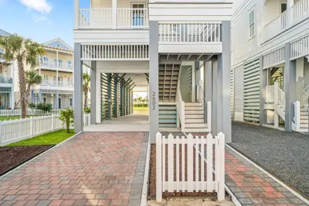 New construction Single-Family house 2602 E Seaside Dr, Galveston, TX 77550 - image