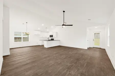 New construction Single-Family house 9352 Hard Rock Rd, Conroe, TX 77303 plan Darlington II - image 9