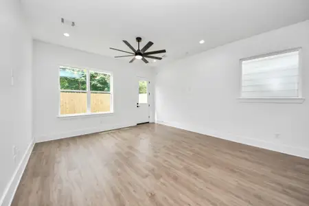 New construction Single-Family house 5029 Broom St, Unit B, Houston, TX 77091 - image