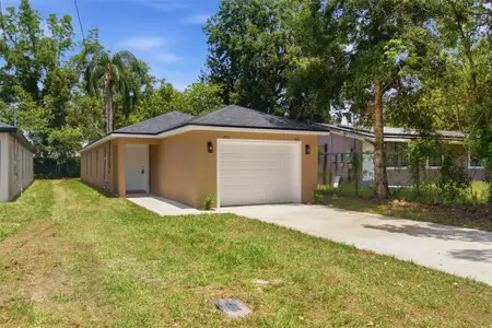 New construction Single-Family house 2107 Suanee Ave, Unit 200, Eustis, FL 32726 - image