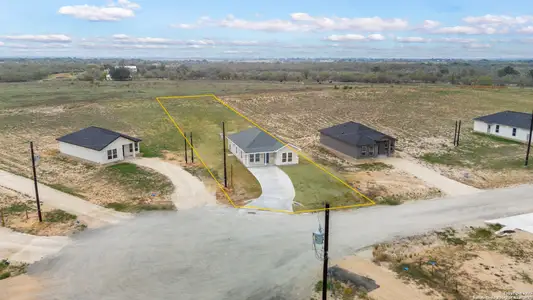 New construction Single-Family house 140 Camino Verde, La Vernia, TX 78121 - image