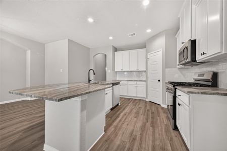 New construction Single-Family house 1411 Terry Roberts Dr, Angleton, TX 77515 - image 8
