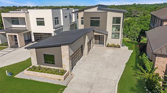 Contemporary house featuring a front yard